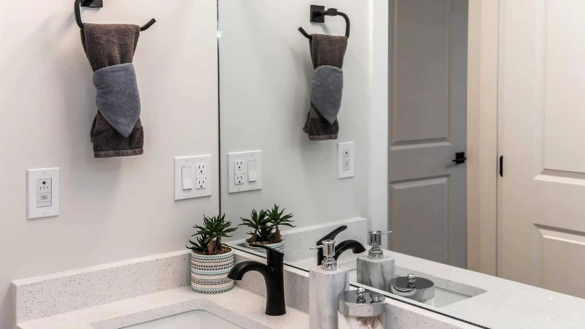 Willa Exoticlushquietretreatkingbed|Wifi|Parking|Wem Edmonton 0*,